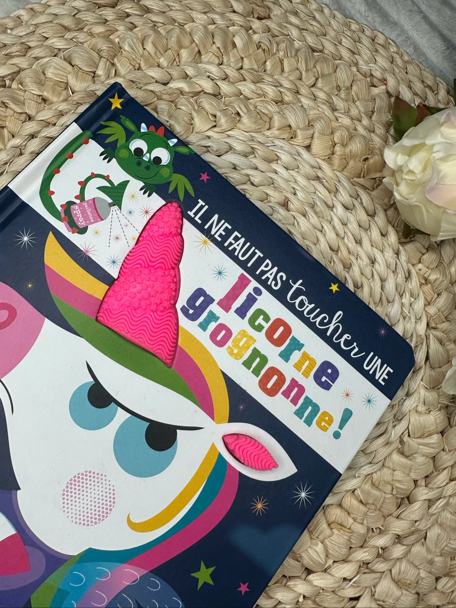 Libro táctil de cartón Nunca toques a un unicornio gruñón – photo 2